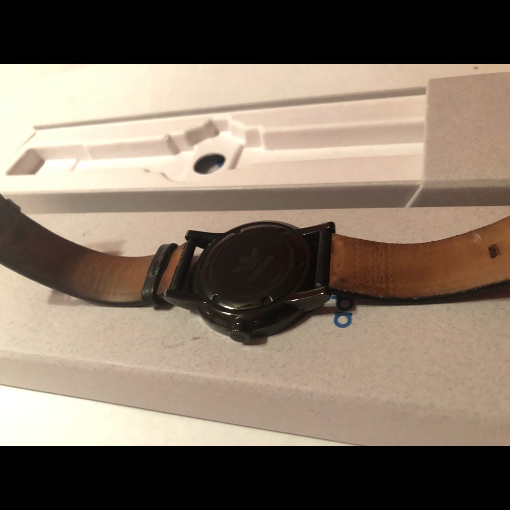 Watch - Picture 3 of 5